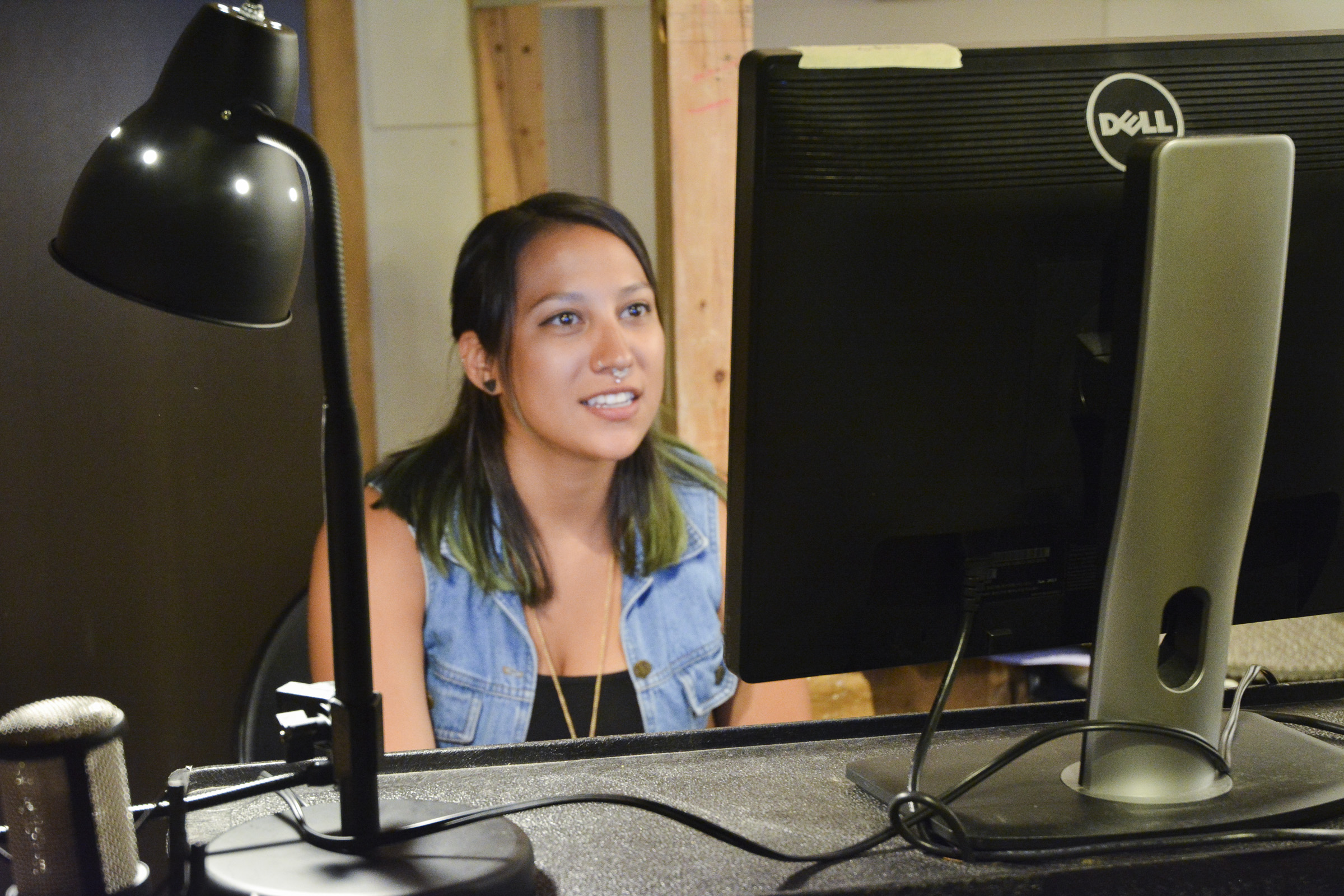 Museum volunteer Trinity Medellin working in the audio booth (c) Field Museum of Natural History - CC BY-NC 4.0